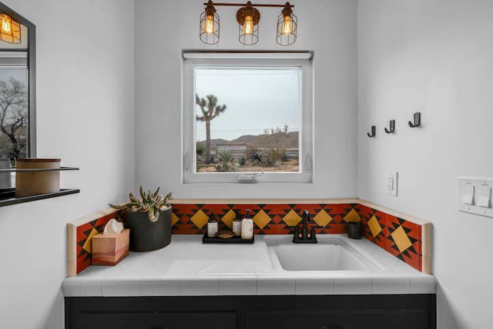 Dos Perros: HotTub | Open Kitchen | Firepit - Houses for Rent in
