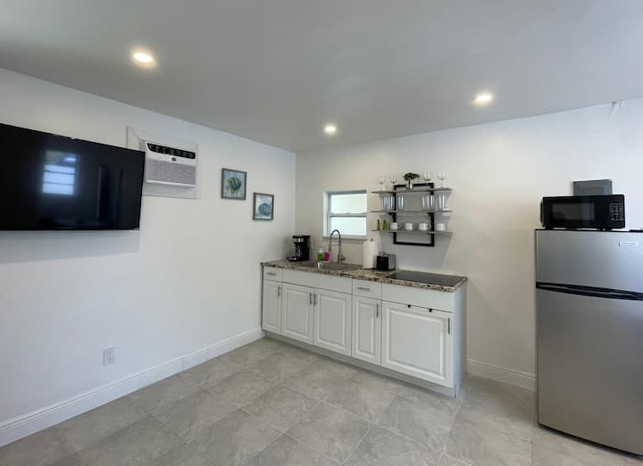 Charming Studio .5 Miles To The Beach And Downtown - Lake Worth Beach