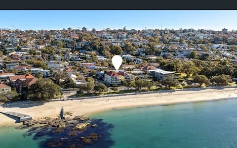 Balmoral Beach Townhouse – Stylish with Parking.