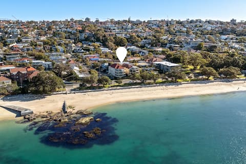 Steps to Balmoral Beach | Parking | Sleeps 3