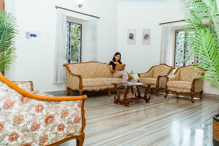 Living room image 6