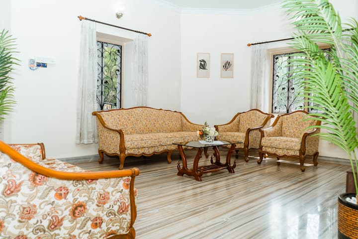 Living room image 5