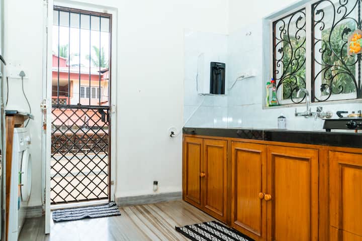 Full kitchen image 2