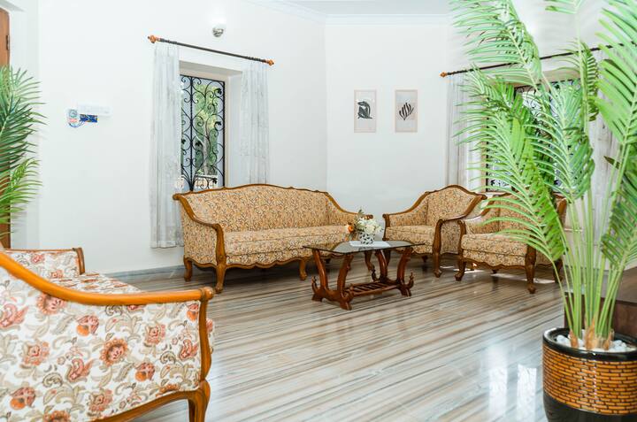 Living room image 4