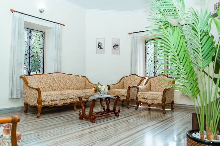 Living room image 7