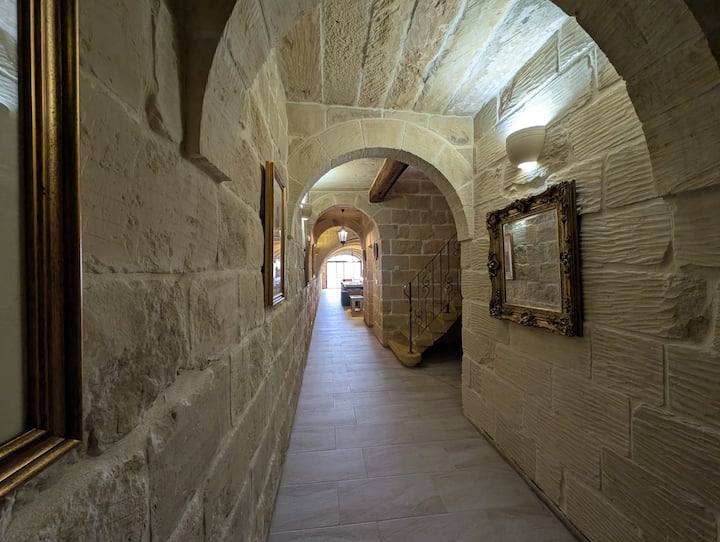 Traditional 5 Bdr House With Pool And Views - Malta