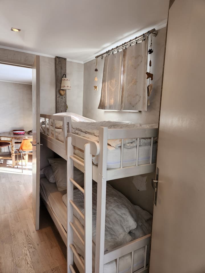 cama superpuesta en hilera 