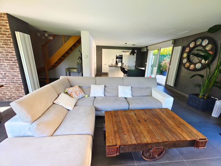 Maison Familiale Avec Piscine Et Jardin - Wattignies