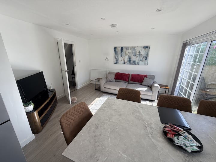 Modern 4br Retreat | Cathedral | Parking - Canterbury