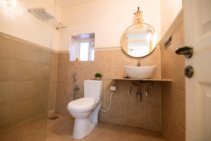 Full bathroom 3 image 1