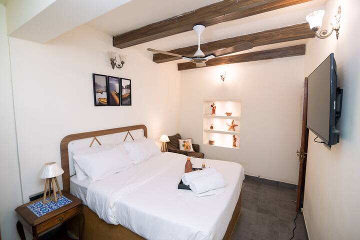 Bedroom 1 image 3