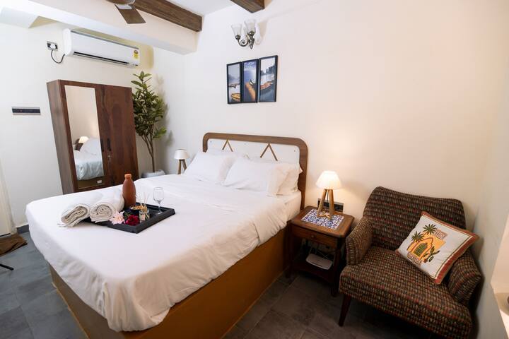 Bedroom 1 image 4
