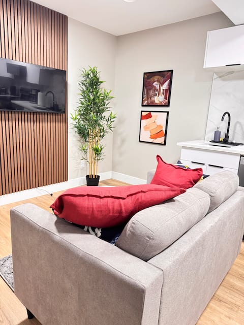 Top performing Airbnb: NorthEdge Suites Edmonton in Cavanagh