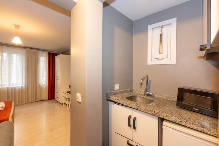 3 Min To Istiklal | Spacious Apartment For 3 - Beyoğlu