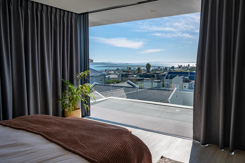 Lagoon Sunsets, a modern villa in Langebaan, Langebaan, Western Cape, South Africa, photo 7 of 10