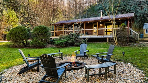 Successful Airbnb property: New Listing~Pet Friendly w/Hot Tub & King Bed in Etowah
