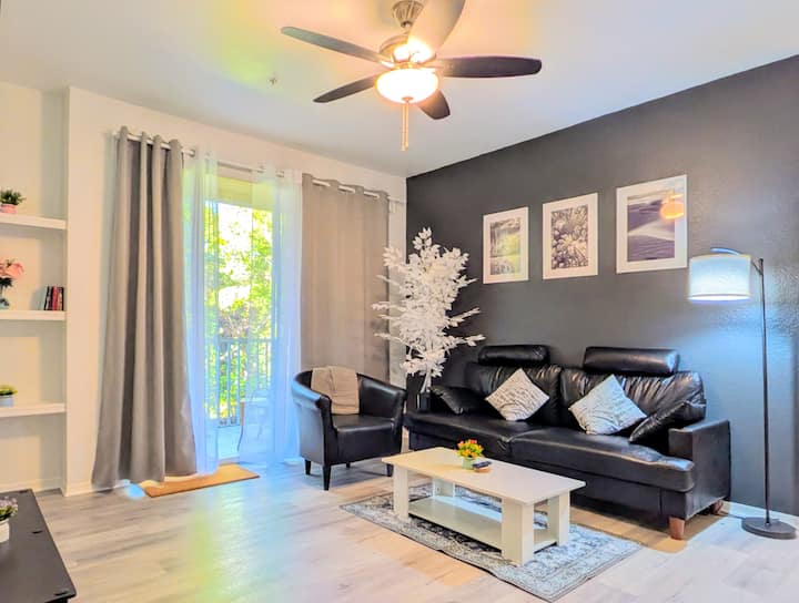 Forestview. King Bed. Heated Pool. Free Parking! - Four Corners, FL