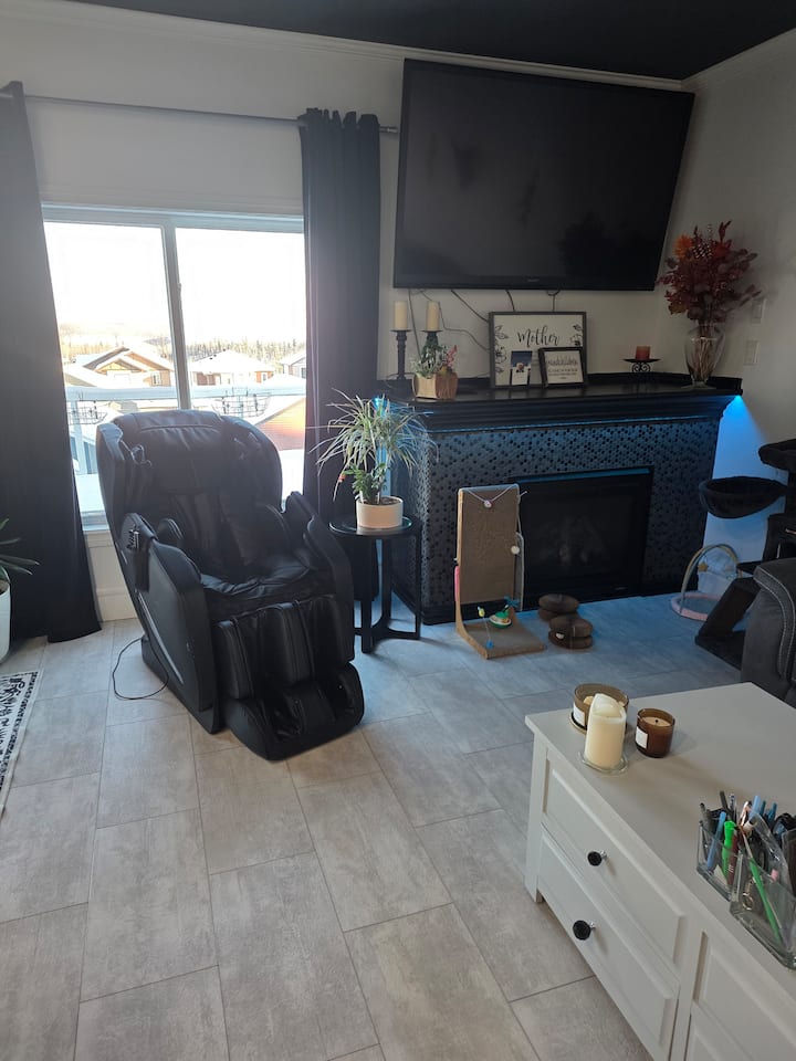 Room Available On Main Level Of Home. - Fort McMurray
