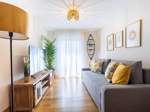 Airbnb con mejor rendimiento: Balcony, bright, old town, next to town hall en Bermeo