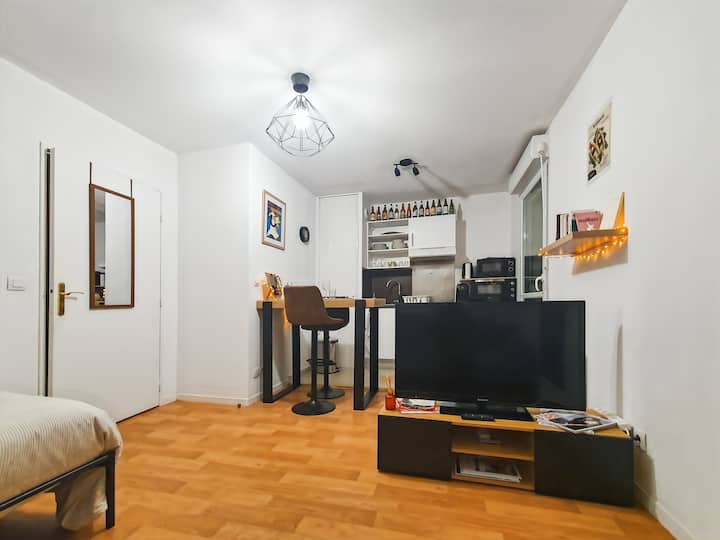 Parenthèse Confortable Avec Balcon Et Parking - 呂塞