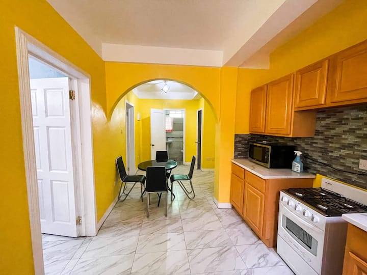 Crayon Apartments
Apartment 1. - Roseau