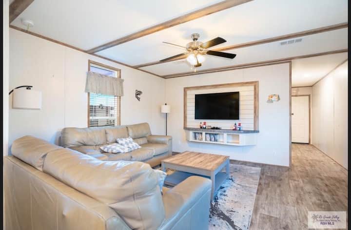 River Cabin - Santa Monica, TX