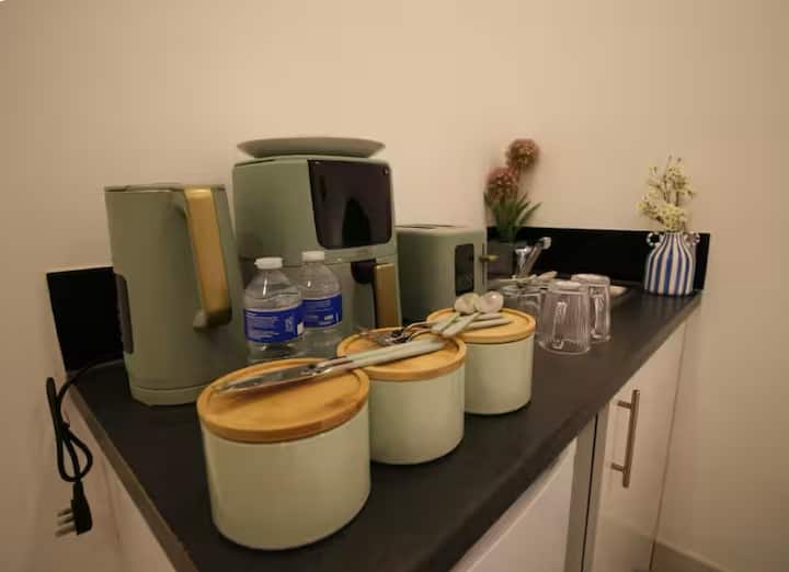 Ensuite Studio In Heart Of Sutton 2 Mint To Train - Croydon, UK