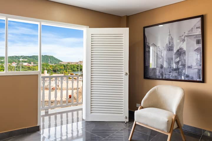 Condo En El Centro Histórico Con Vista Al Castillo - Cartagena