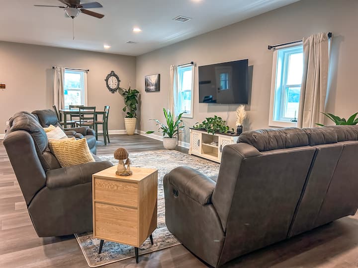Family Friendly Apt, Full Kitchen (Pickleball) - Honey Brook, PA