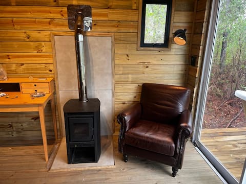 Anúncio popular: Itú• Enchanted Cabin with Fireplace & Bathtub! em Itu