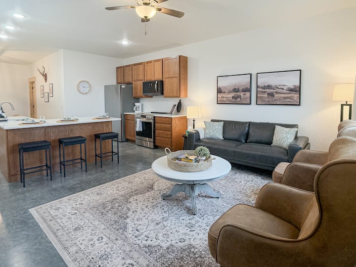 The Pinion Home | Panoramic Big Horn Mountain View - Sheridan, WY