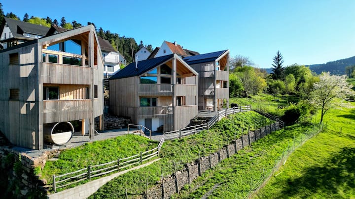 Eco-wooden house Die Fünf, family / panorama
