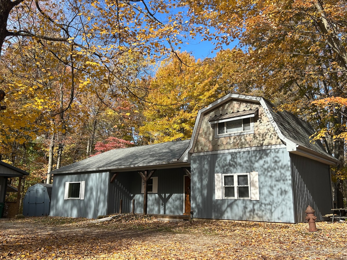 Clean rustic cottage, hot tub, near Hocking Hills! - Airbnb