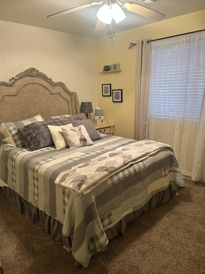 Cama tamaño queen, TV