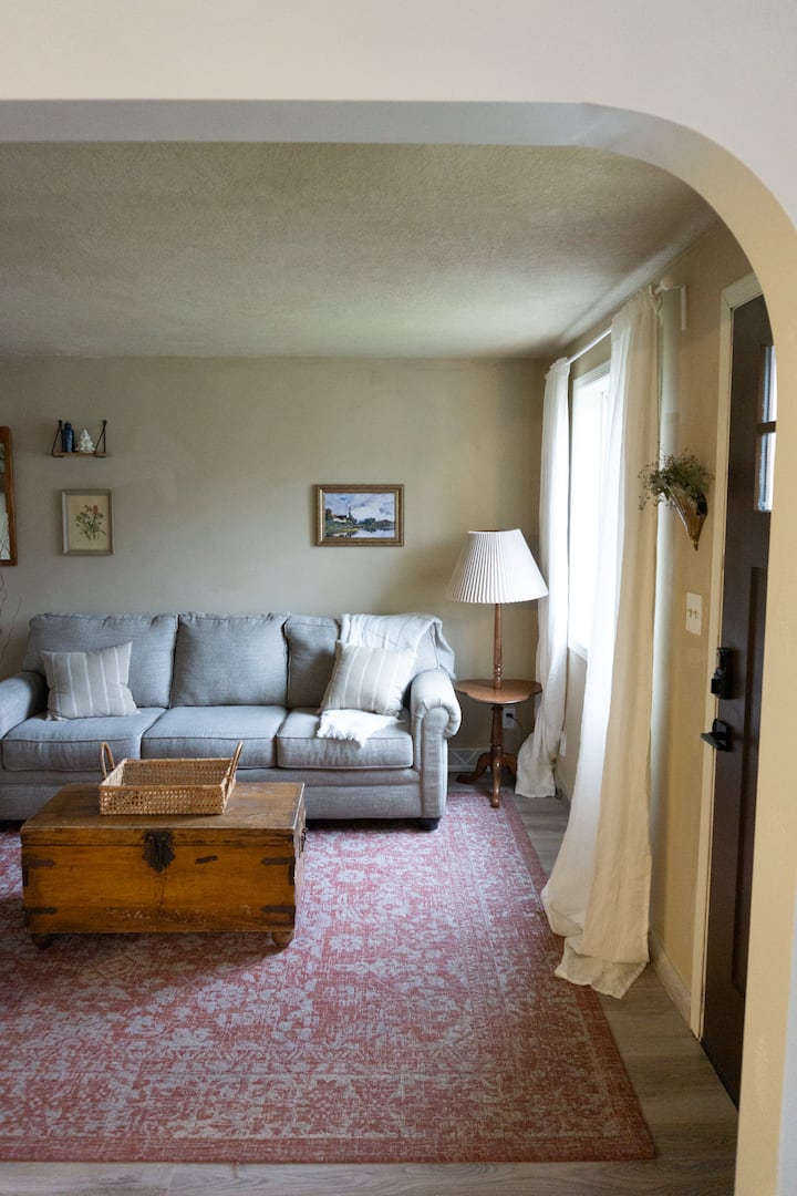 Lake Town Beach Bungalow - Kenosha, WI