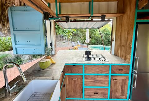 Popular Airbnb listing: El Nido, Aragon Beach in Puerto ángel