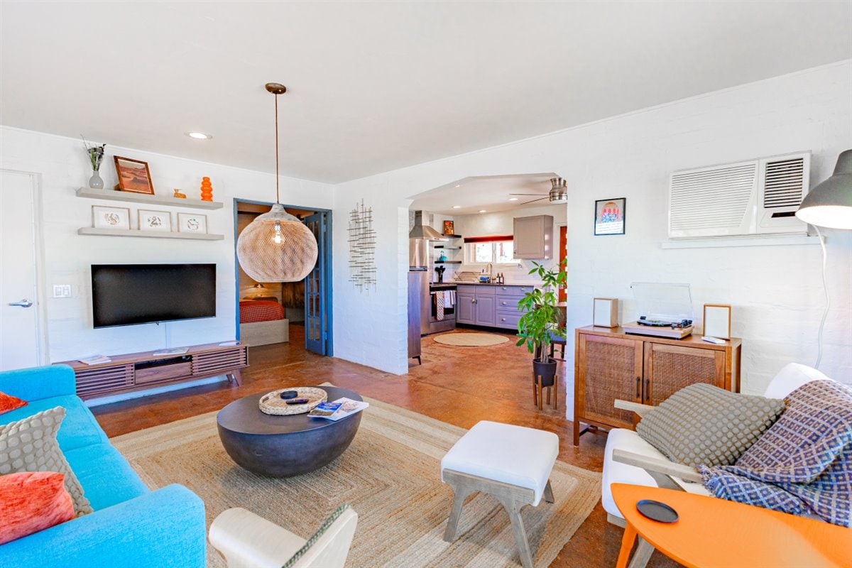 Popular Airbnb listing: Vibrant Midcentury Modern Duplex - Near Town in Borrego Springs