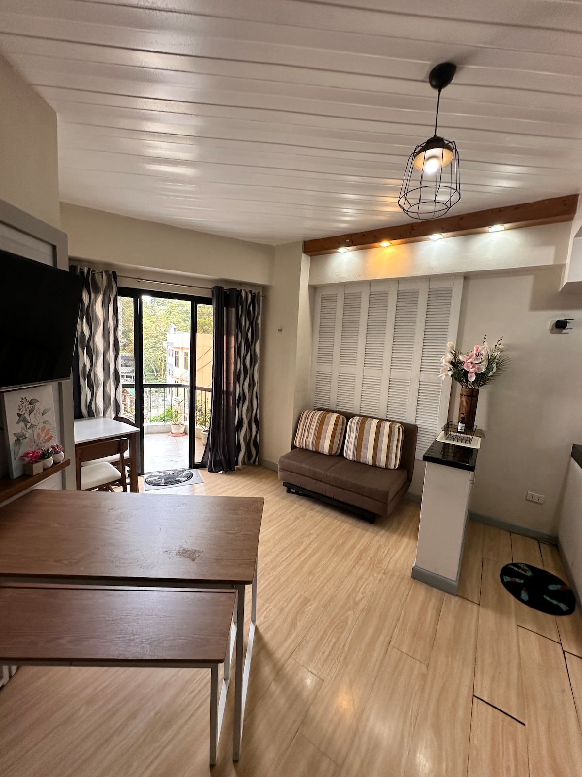 Cozy 3-BR Unit w/ Terrace | Treow Apartelle - Flats for Rent in Baguio ...