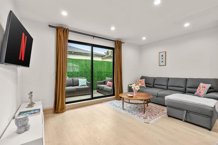 Bright & Cozy Apartment With Private Patio - 柏本克
