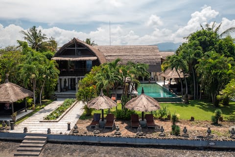 Luxury Beach Villa Buddha with staff & pool