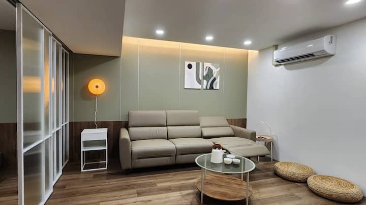 Mori Kukan｜森空間宿
白天是新灣區的商業脈動、晚上變身微奢 Chill Zone！無電梯。 - 구산 구