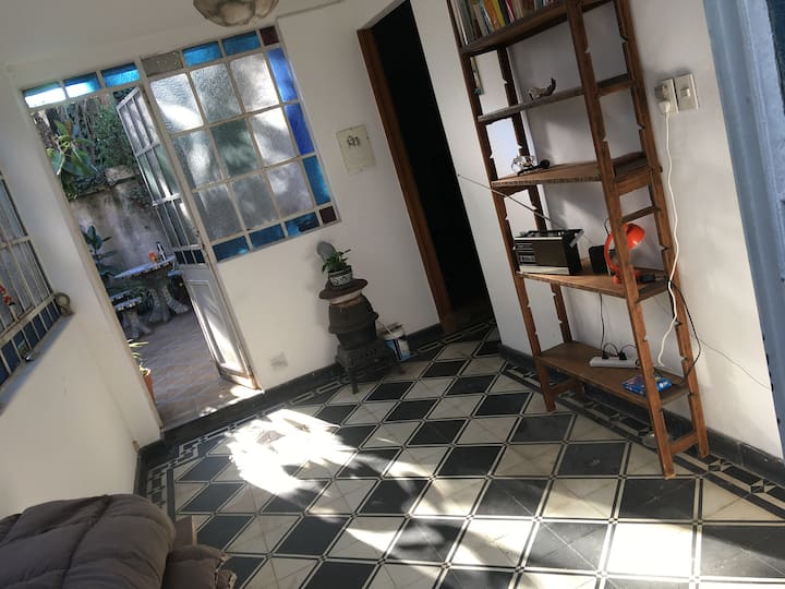 PH con habitación y patio en Villa General Mitre