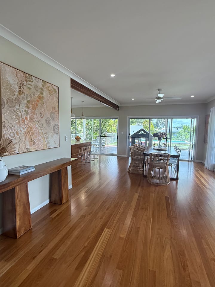 Large Home, Infinity Pool, Views, Massage Chair - Montville