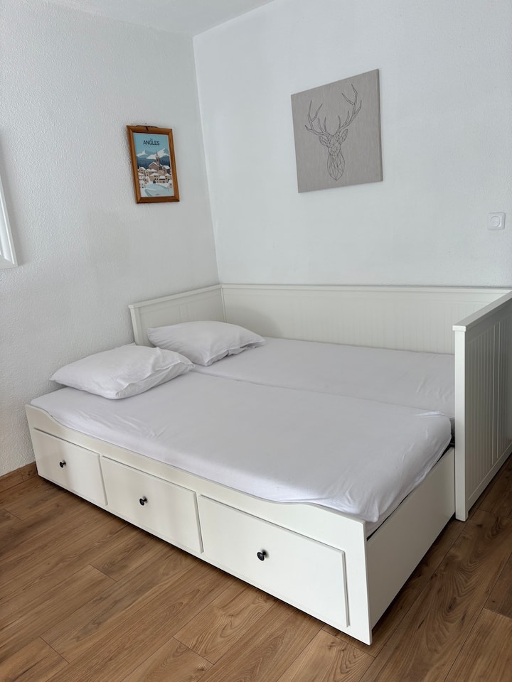 יש לספק כיסוי מזרן בגודל 160x200 ס"מ
ציפית דו-אישית 
2 ציפיות לכריות 