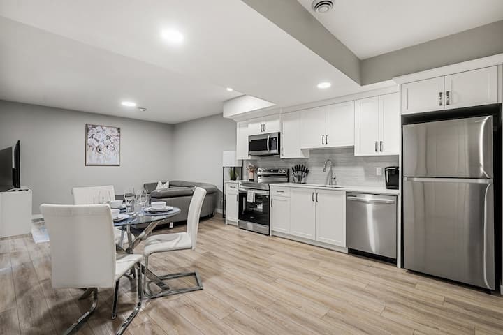 Spacious 2br Private Basement Suite - Calgary