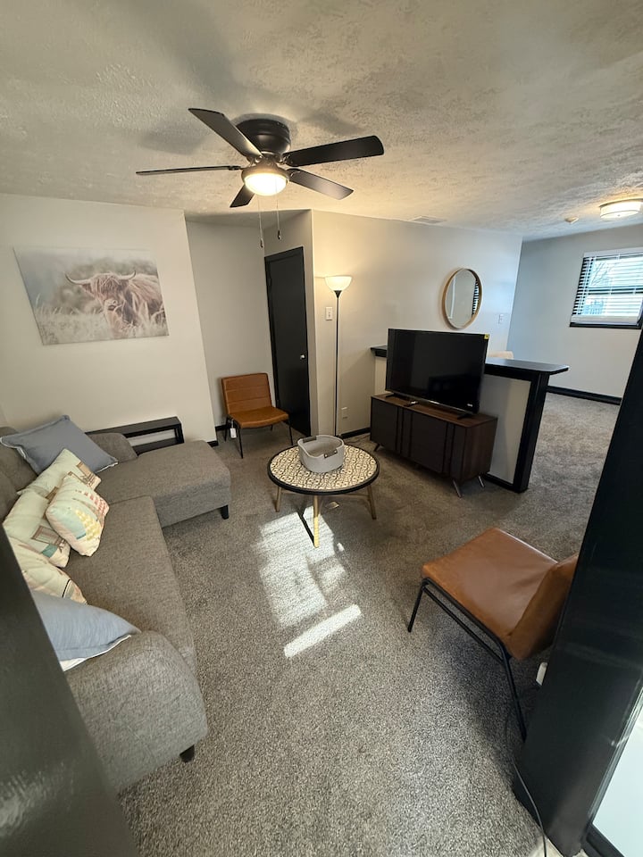Modern Indy Stay • 5 Min To Airport & Events - Indianápolis, IN