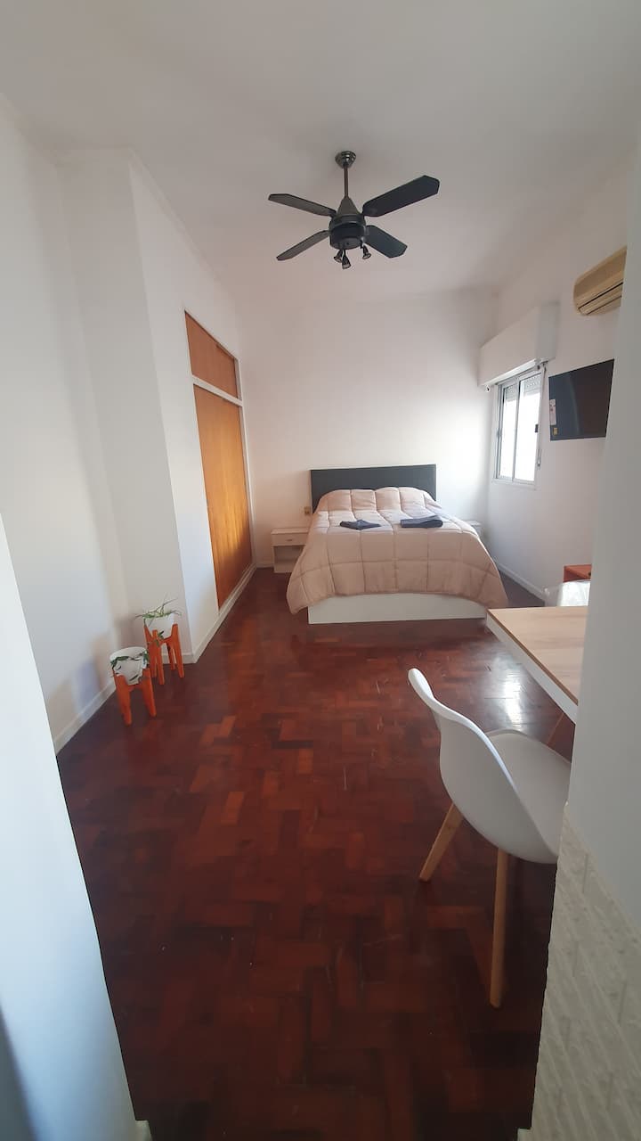 Bright studio apartment in Villa Crespo with grill