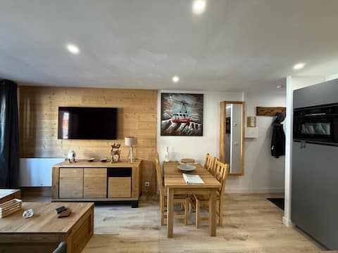 Cozy, renovated apartment in the center, ski-in/ski-out access