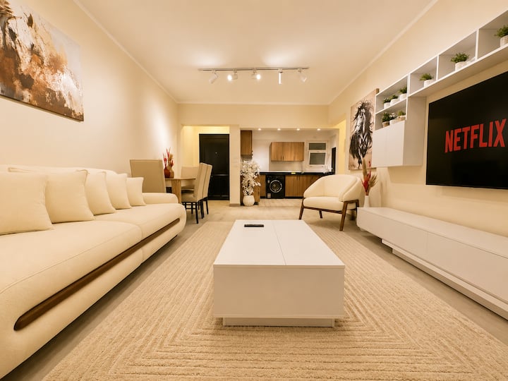 serene 3 BDR In Rehab City: Living room