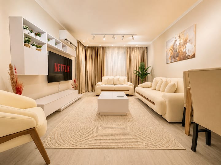 serene 3 BDR In Rehab City: Living room